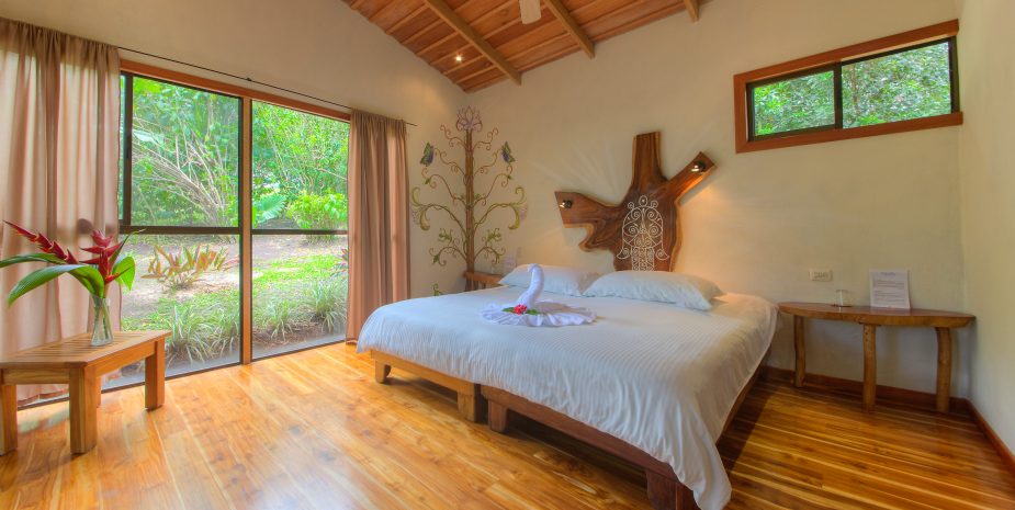 Mystica offers Jungle Cabins. One of them is Hamsa. Hamsa has a private deck and an outdoor shower. The room can be set up with a King size bed or with two single beds.